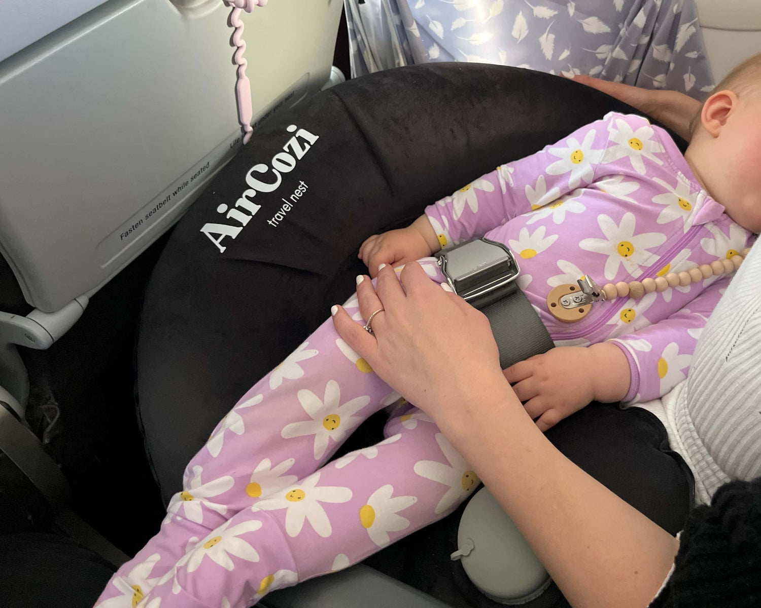 aircozi-inflatable-travel-pillow-for-infants-how-to-use-on-a-plane
